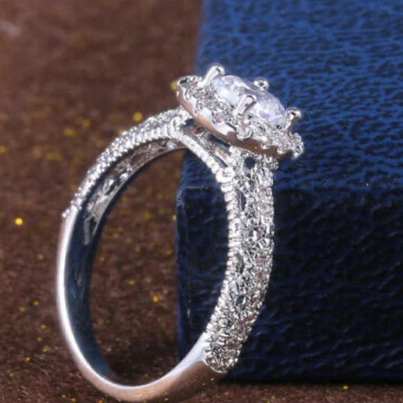 NEW 925 Sterling Silver Beautiful Ring - Picture 3 of 9